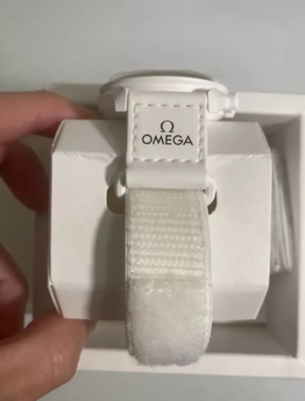Omega x Swatch Mission to the Moonphase “Snoopy” bioceramic White